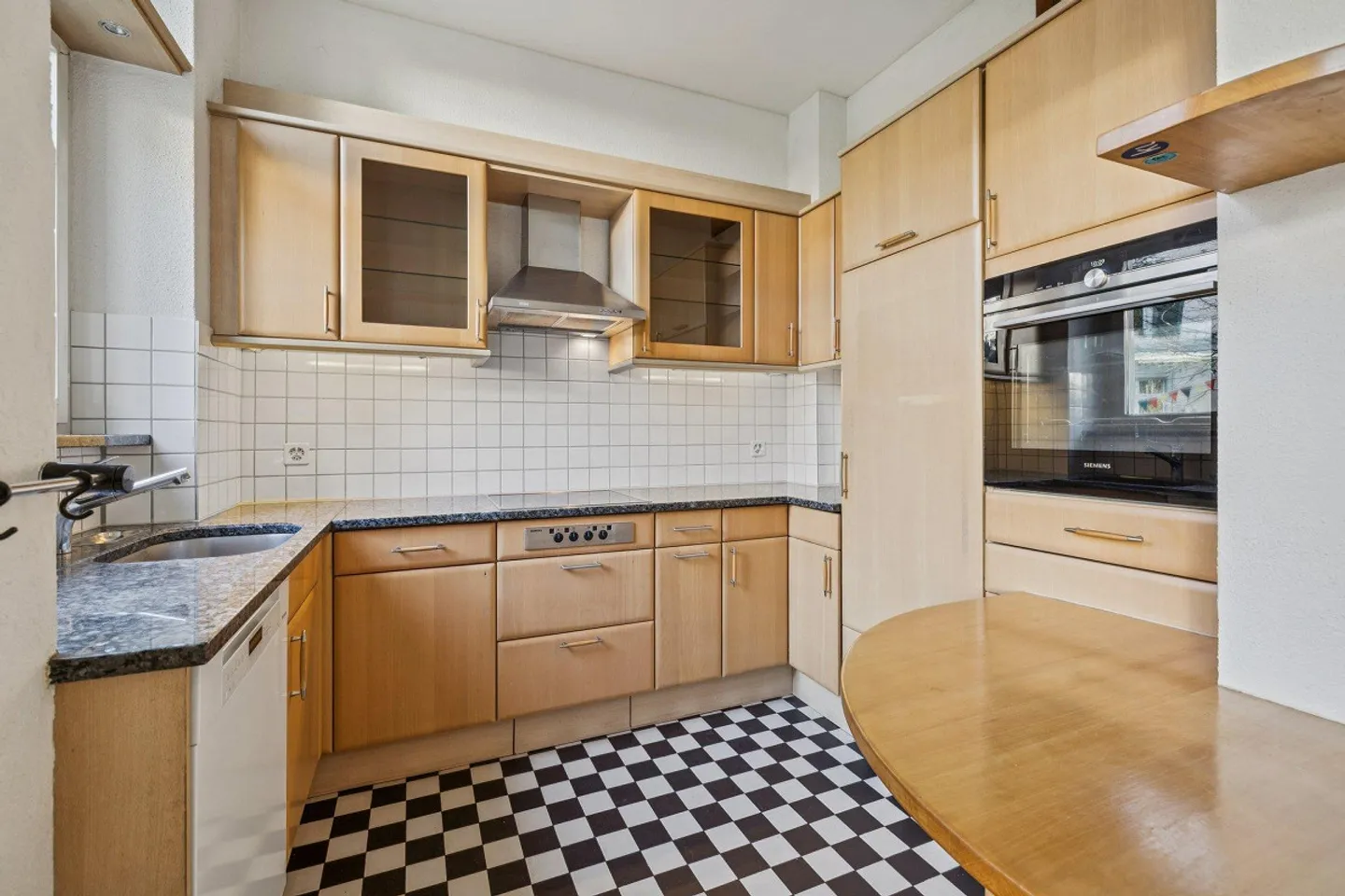 Gioiello storico con giardino idilliaco in posizione ambita lungo il Reno - Foto 4 di 14