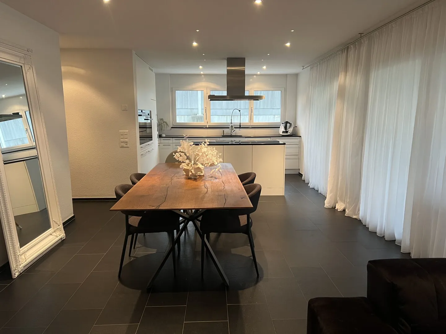 Beautiful Bright 4 1/2 Room Condominium - Photo 5 of 8