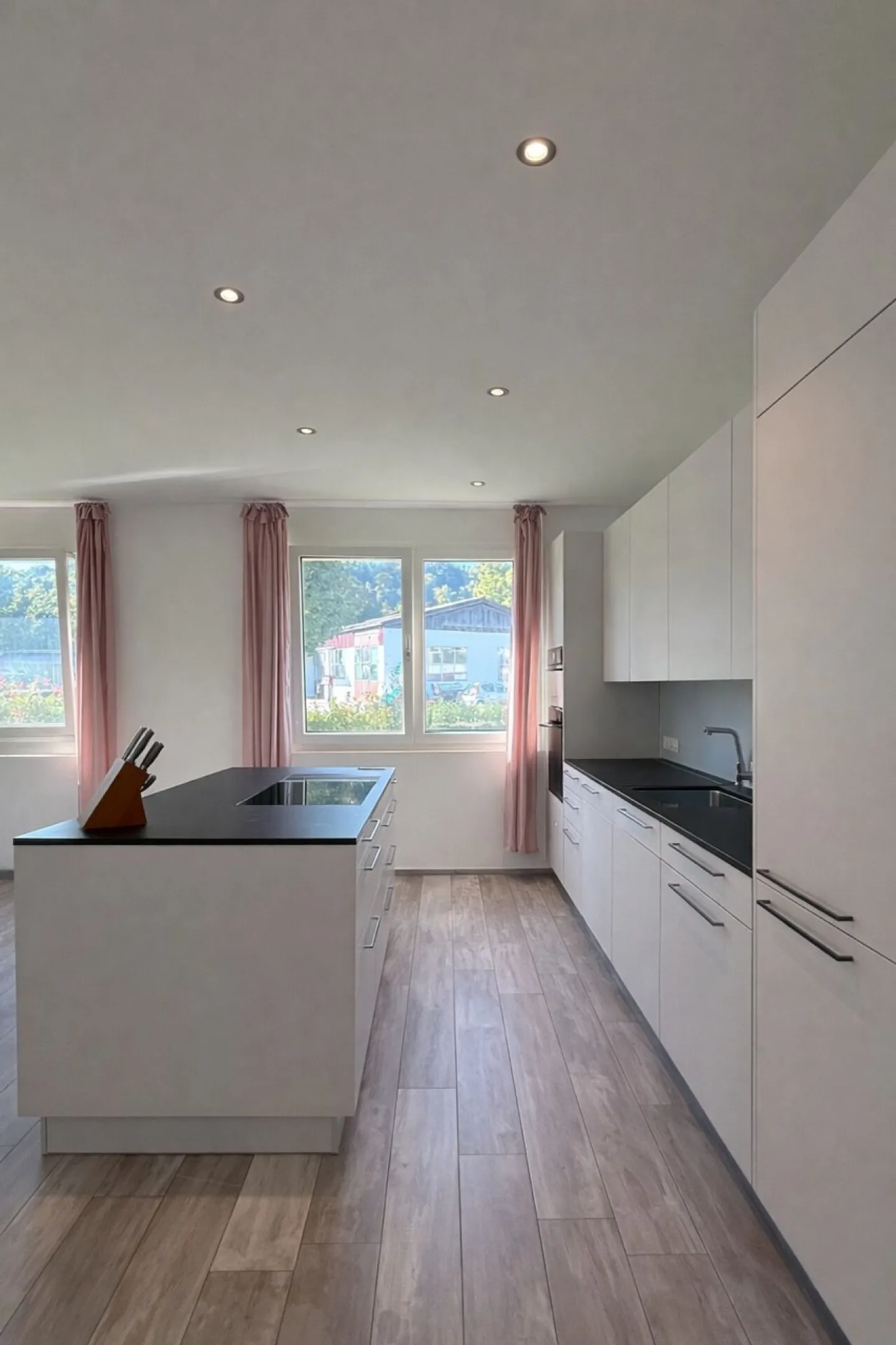 Moderno appartamento con giardino di 4,5 stanze con giardino privato di 305 m² - Foto 6 di 16