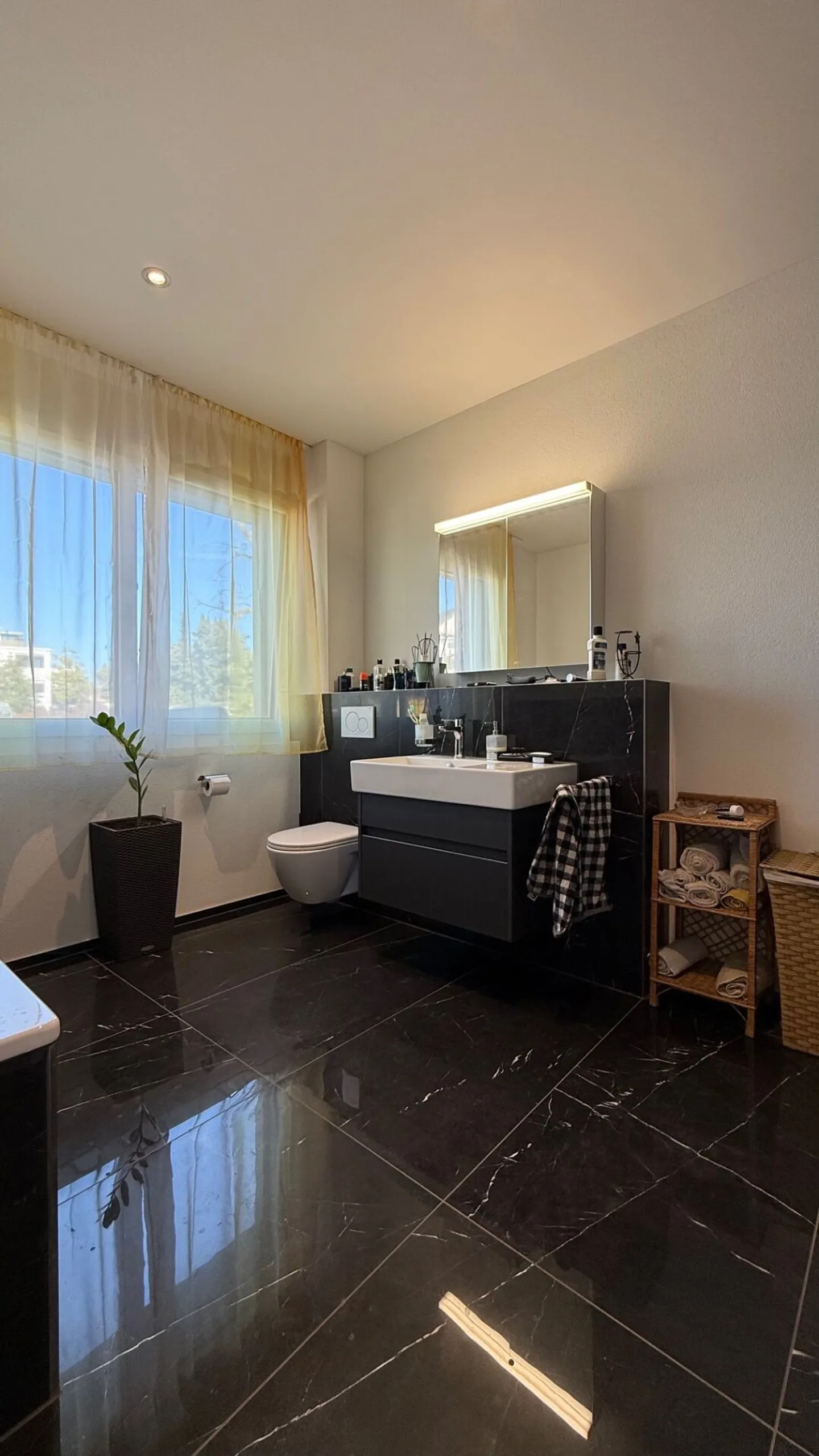 Moderno appartamento con giardino di 4,5 stanze con giardino privato di 305 m² - Foto 10 di 16