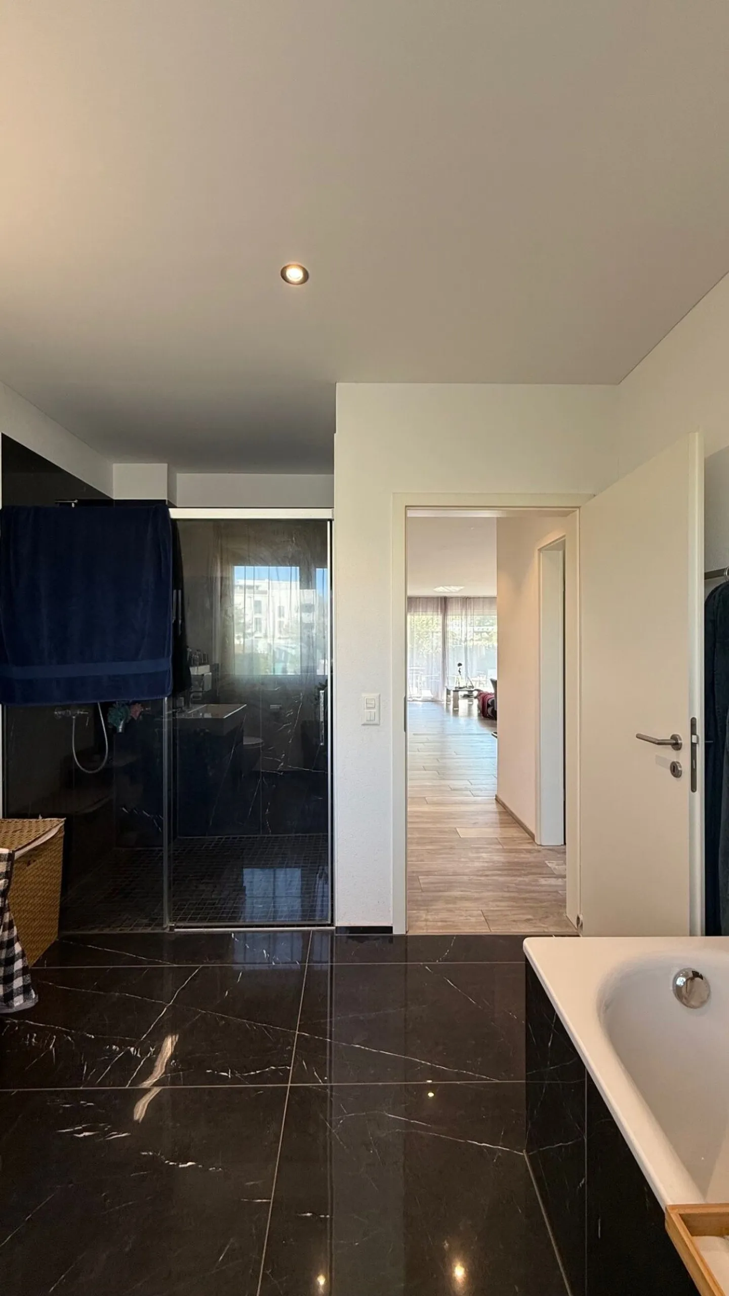 Moderno appartamento con giardino di 4,5 stanze con giardino privato di 305 m² - Foto 11 di 16