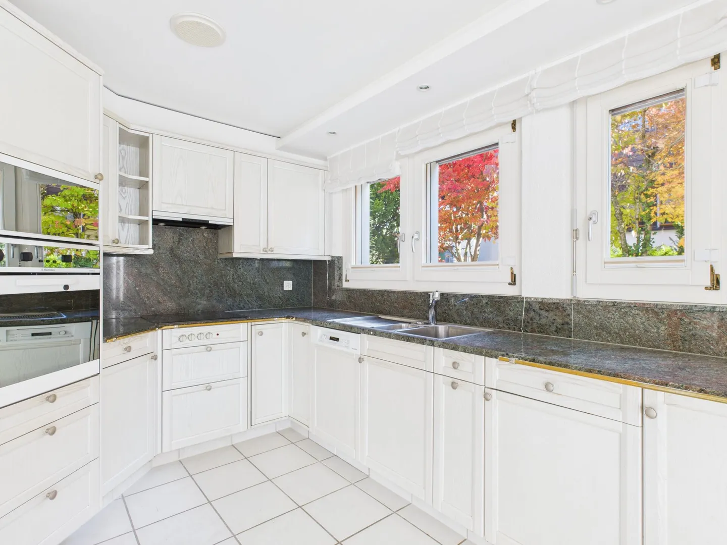 Family-Friendly with Sunny Garden - Photo 4 of 9