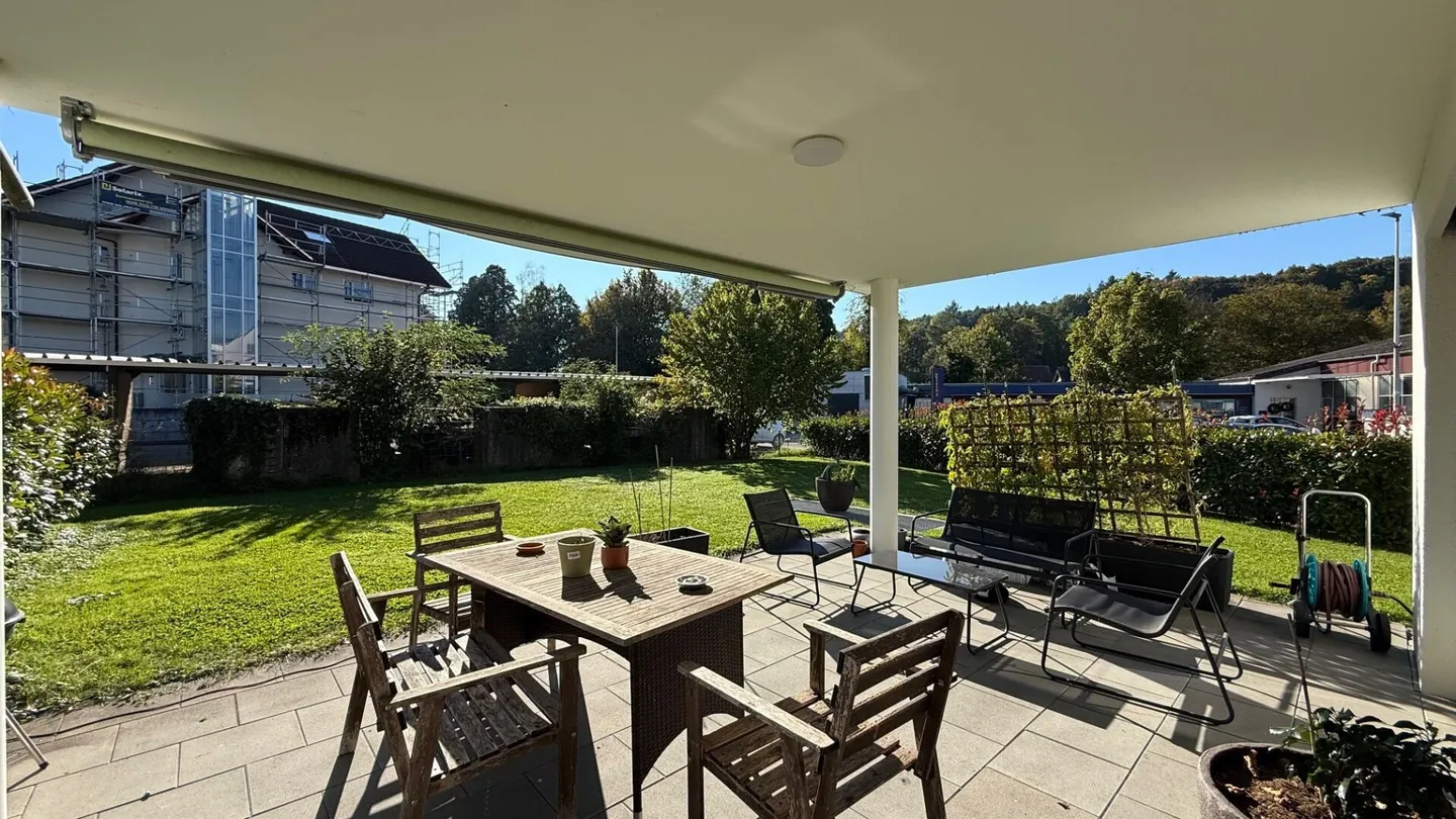 Moderno appartamento con giardino di 4,5 stanze con giardino privato di 305 m² - Foto 14 di 16
