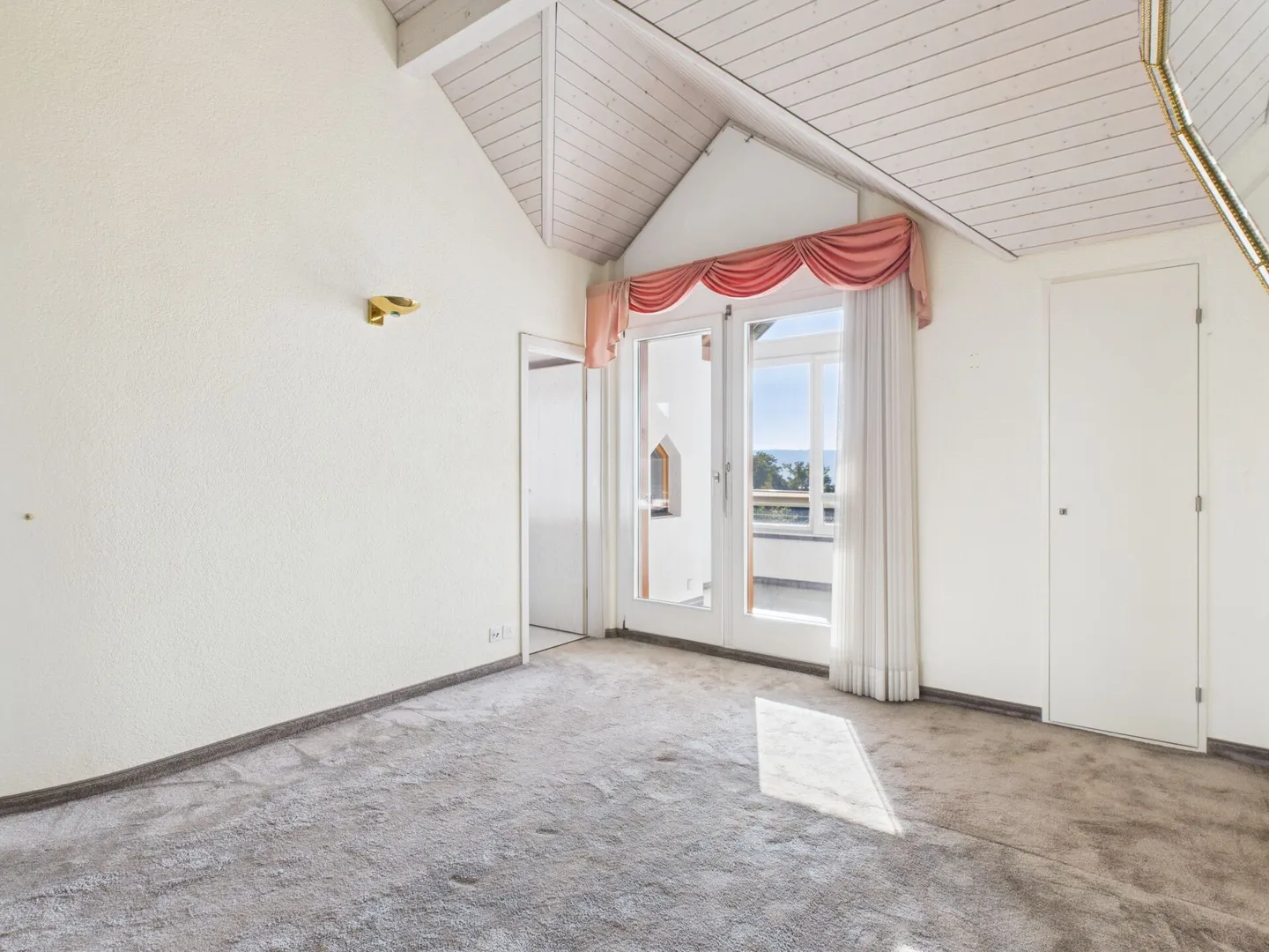 Family-Friendly with Sunny Garden - Photo 6 of 9