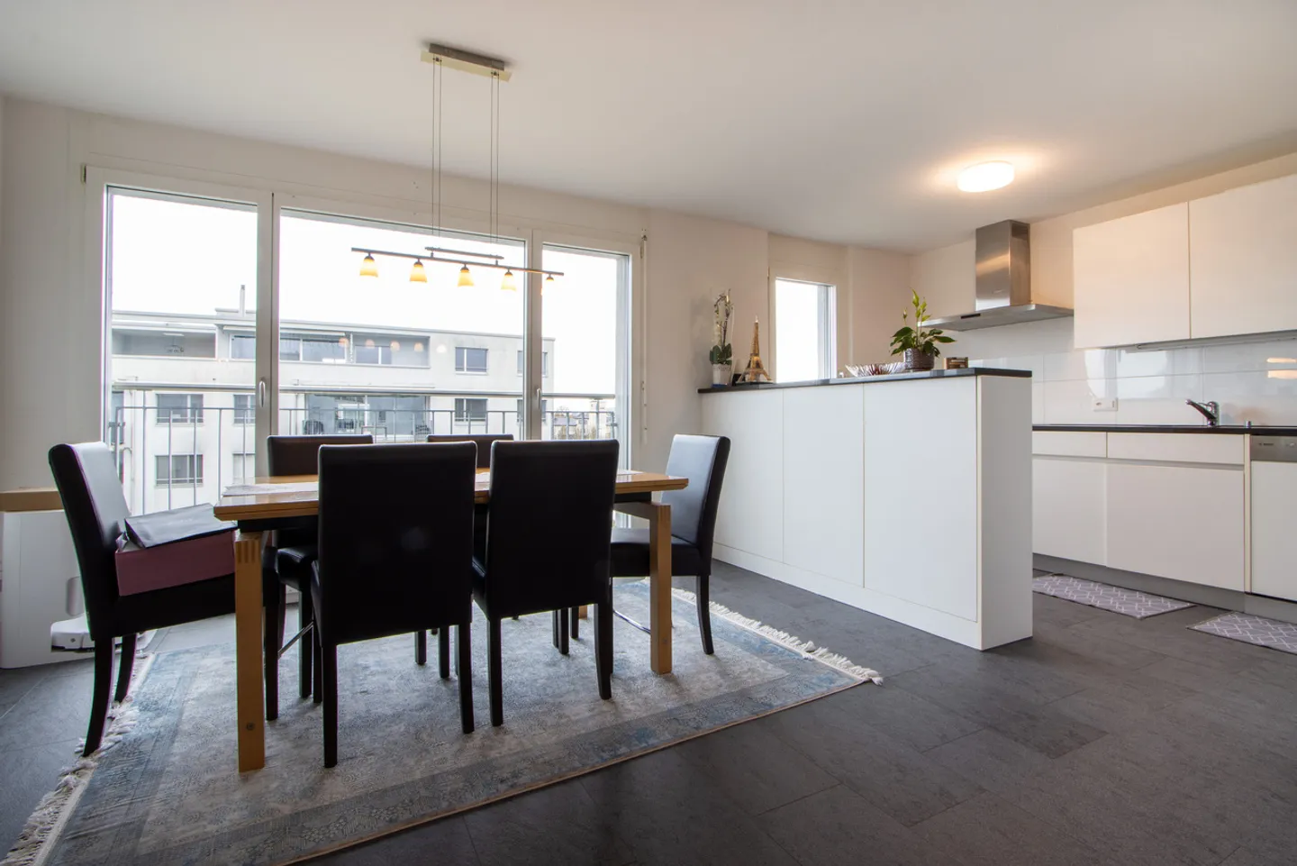 Komfortable 5.5-Zimmerwohnung an zentraler Lage - Foto 2 von 11