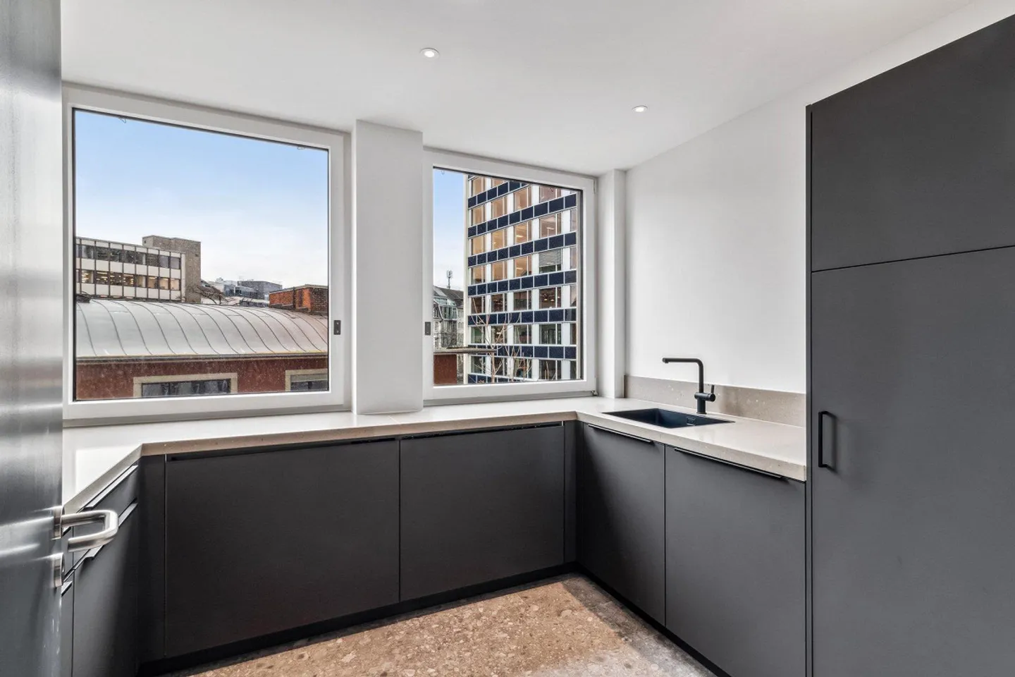 Zentrale Lage. Höchstes Niveau. Neu ausgebaut. - Foto 7 von 8