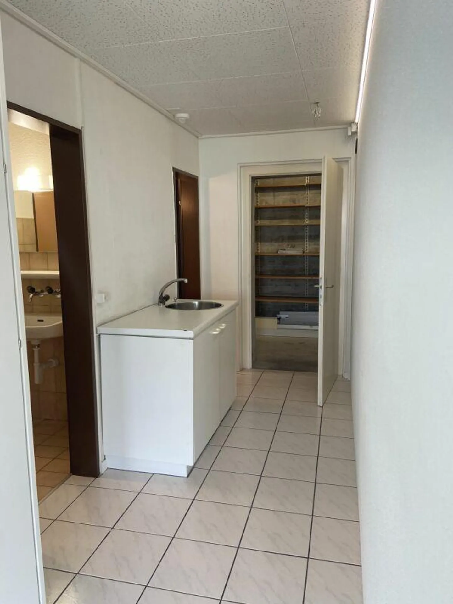 Kleines geschlossenes Büro in Ebikon zu vermieten - Ideal für still... - Foto 6 von 10