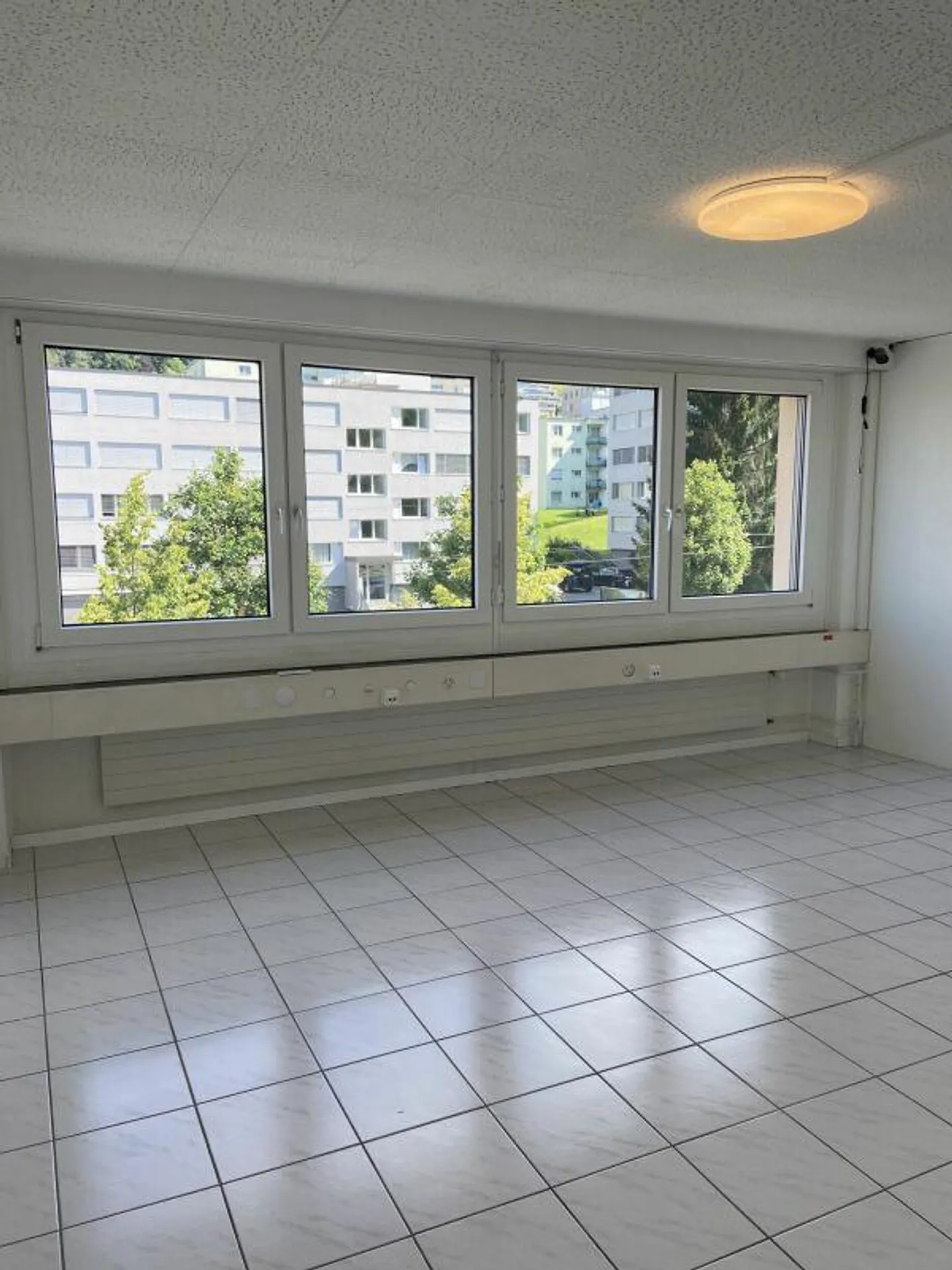 Kleines geschlossenes Büro in Ebikon zu vermieten - Ideal für still... - Foto 2 von 10