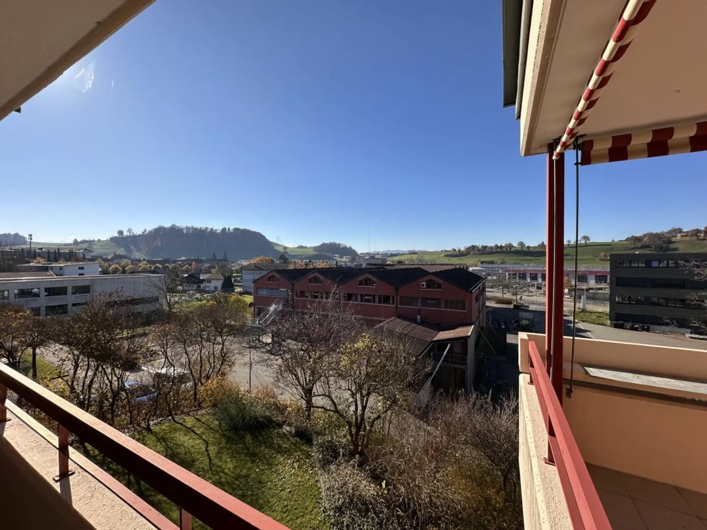 3½-Zimmer-Wohnung mit schöner Aus- und Weitsicht - Foto 2 di 11