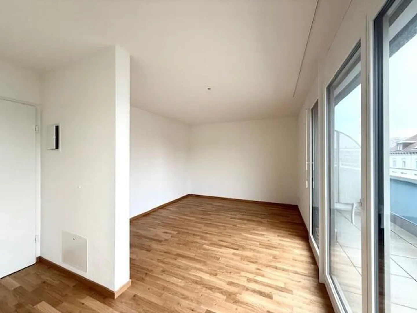 Spring Promotion! 1 Room Apartment for Rent! - Photo 2 of 5