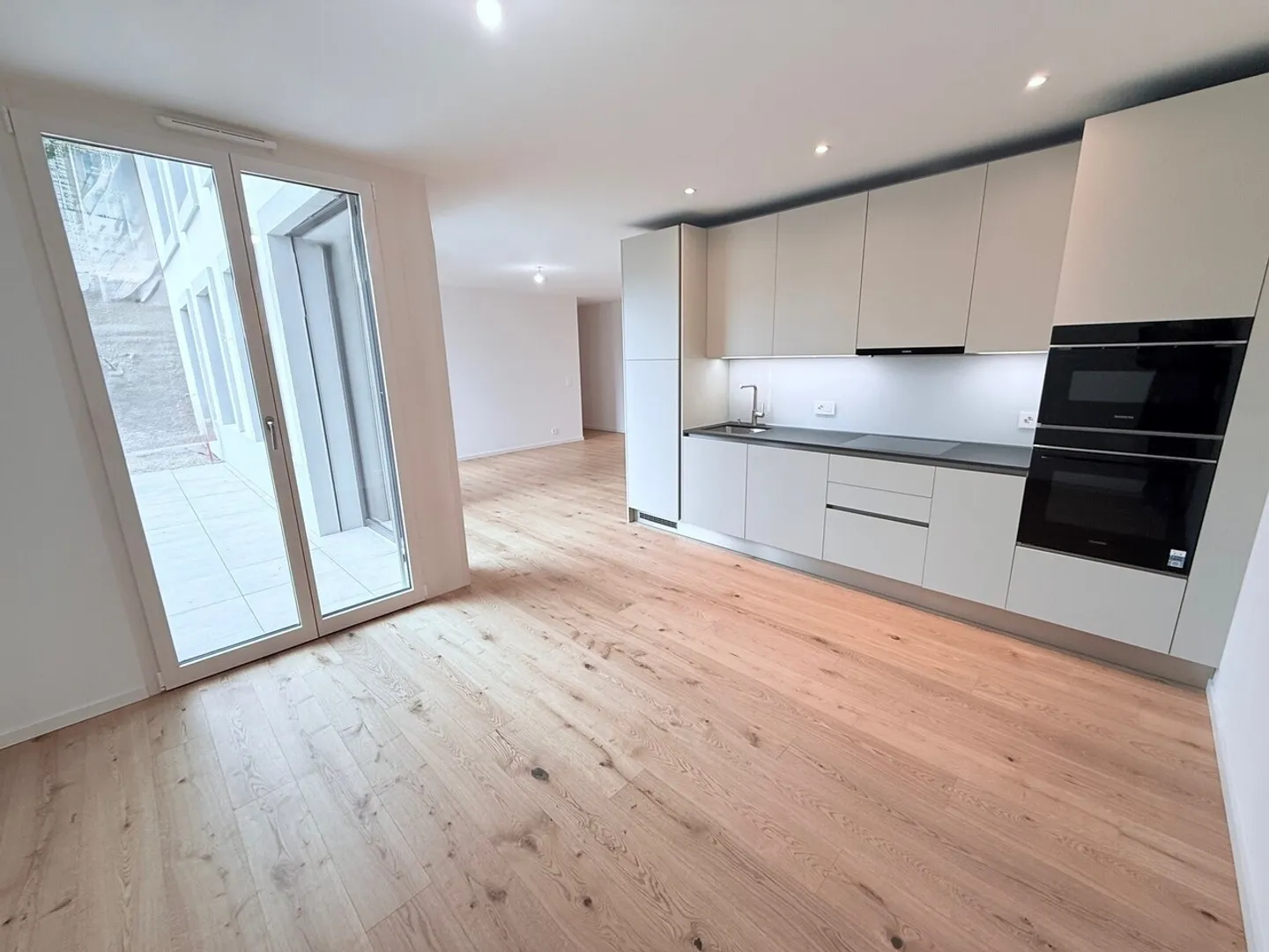 Magnificent new 3.5-room apartment in the old town of Montreux - Photo 1 of 9