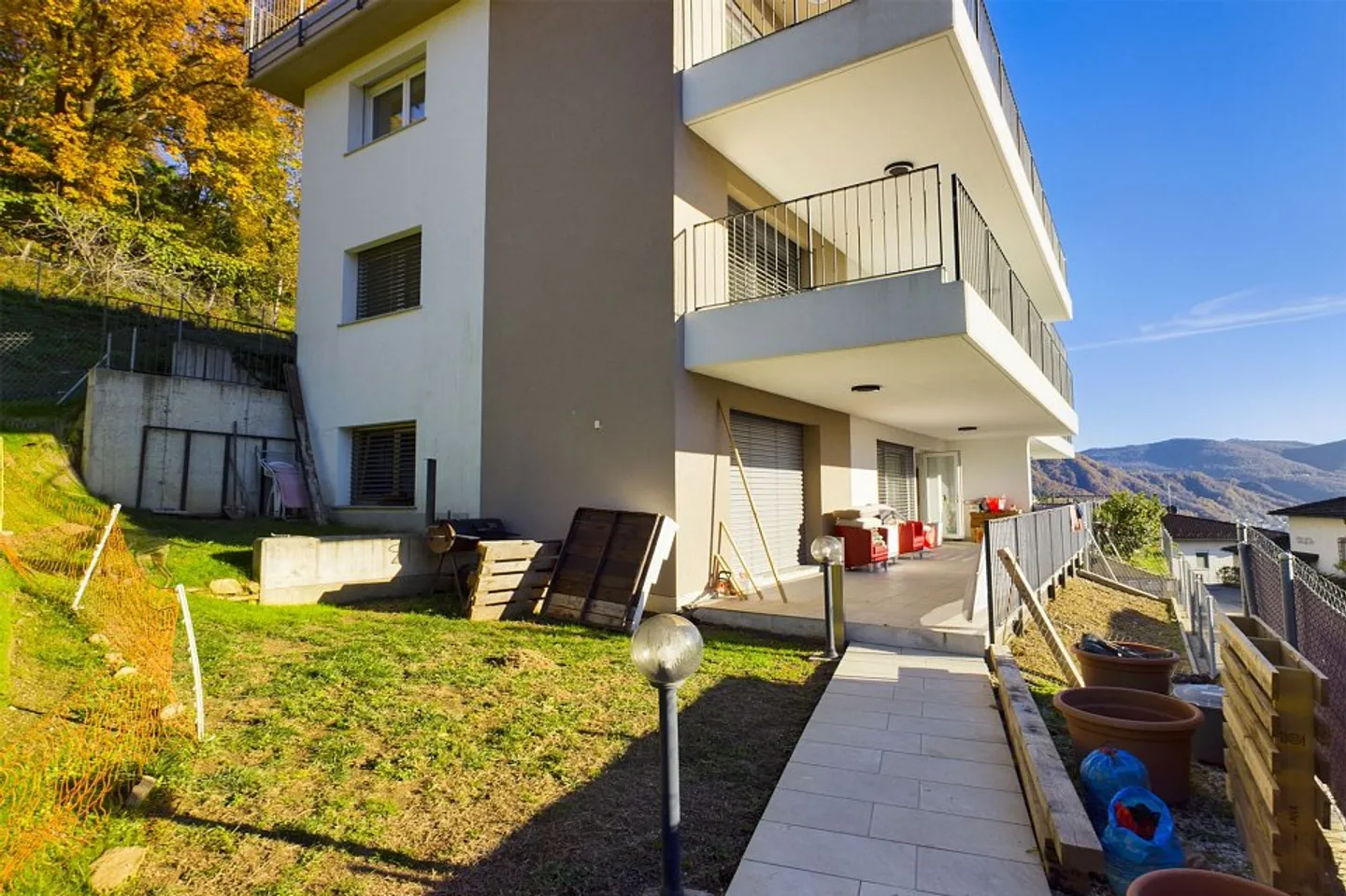 NEGGIO (PRÈS DE VERNATE) : Appartement de jardin lumineux et moderne avec une belle vue - Photo 8 sur 10