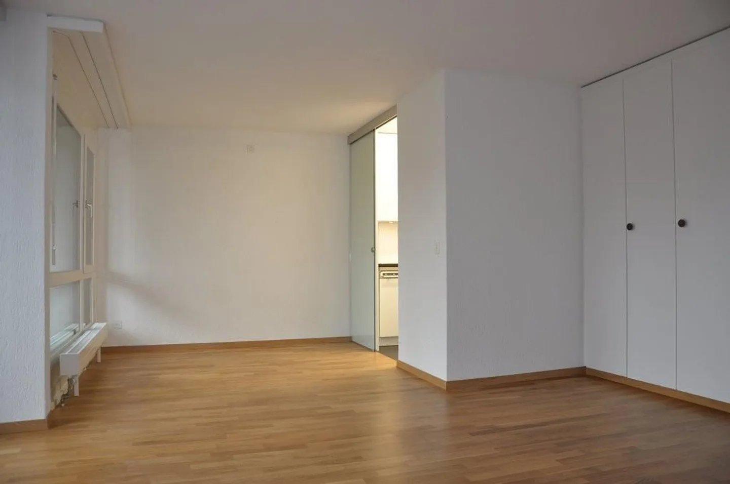 appartement moderne avec plan d'étage généreux - Photo 5 sur 7