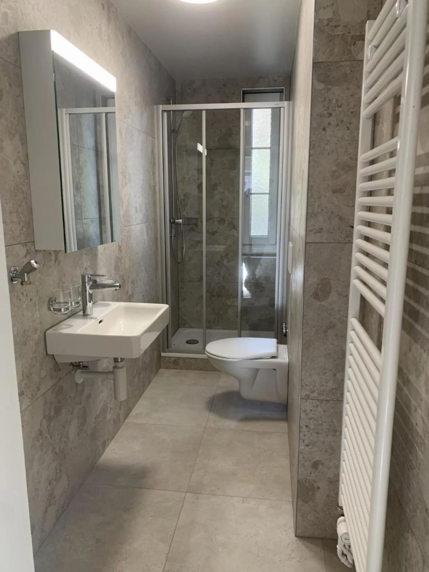 Charmant appartement 3 pièces - Photo 2 sur 7