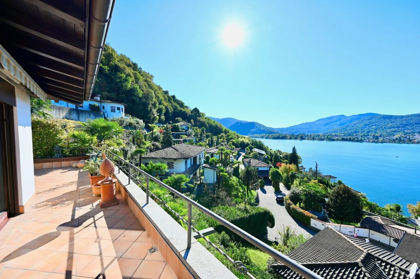 Elegantes Penthouse mit atemberaubendem 180° Blick auf den See - Ferienhaus - Foto 3 von 24