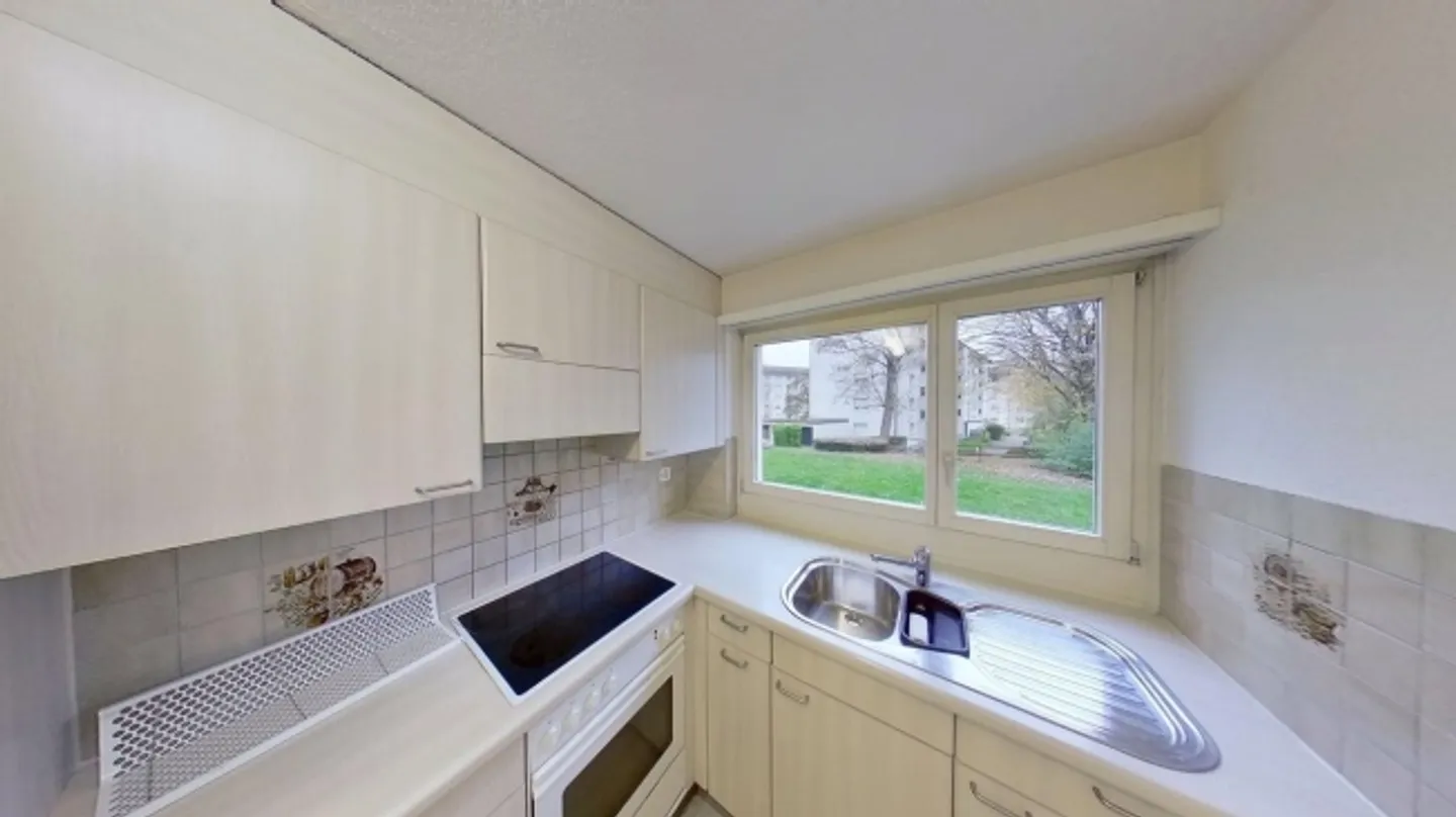 Charming 3-Room Apartment in Zurich Seebach  Fixed Term until 31.03.2026 - Photo 2 of 9