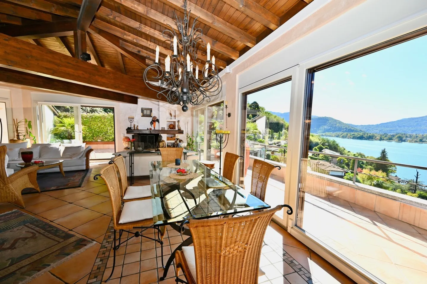 Elegantes Penthouse mit atemberaubendem 180° Blick auf den See - Ferienhaus - Foto 9 von 24