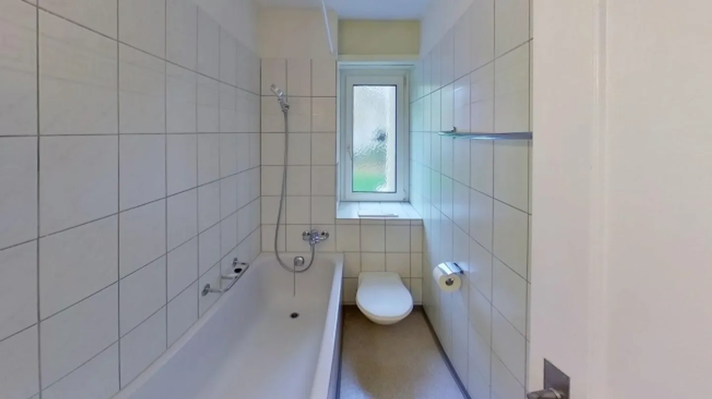 Charming 3-Room Apartment in Zurich Seebach  Fixed Term until 31.03.2026 - Photo 4 of 9