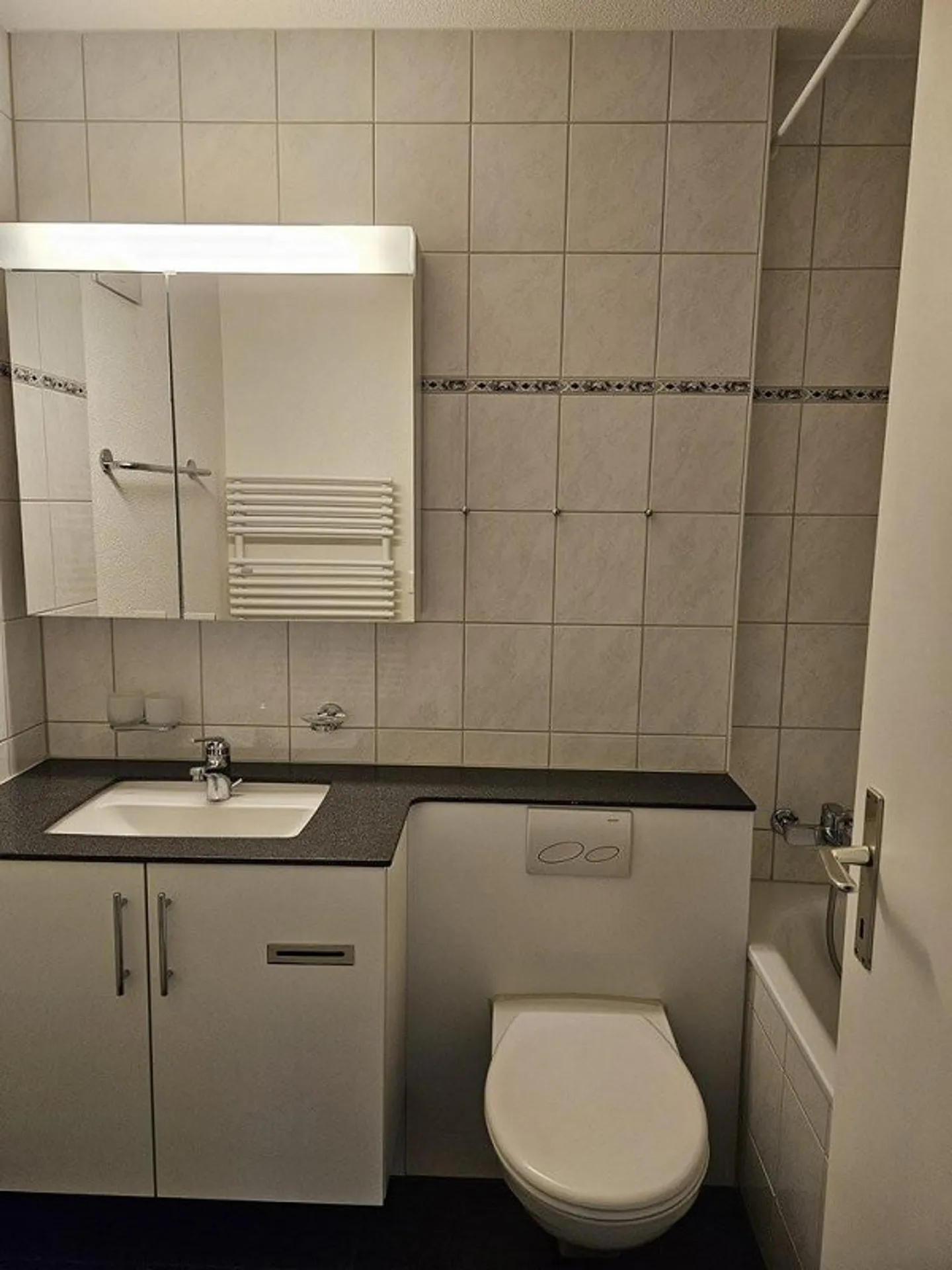 Sunny 4.5 Room Penthouse Apartment - Comfortable and Well Located - Photo 3 of 4