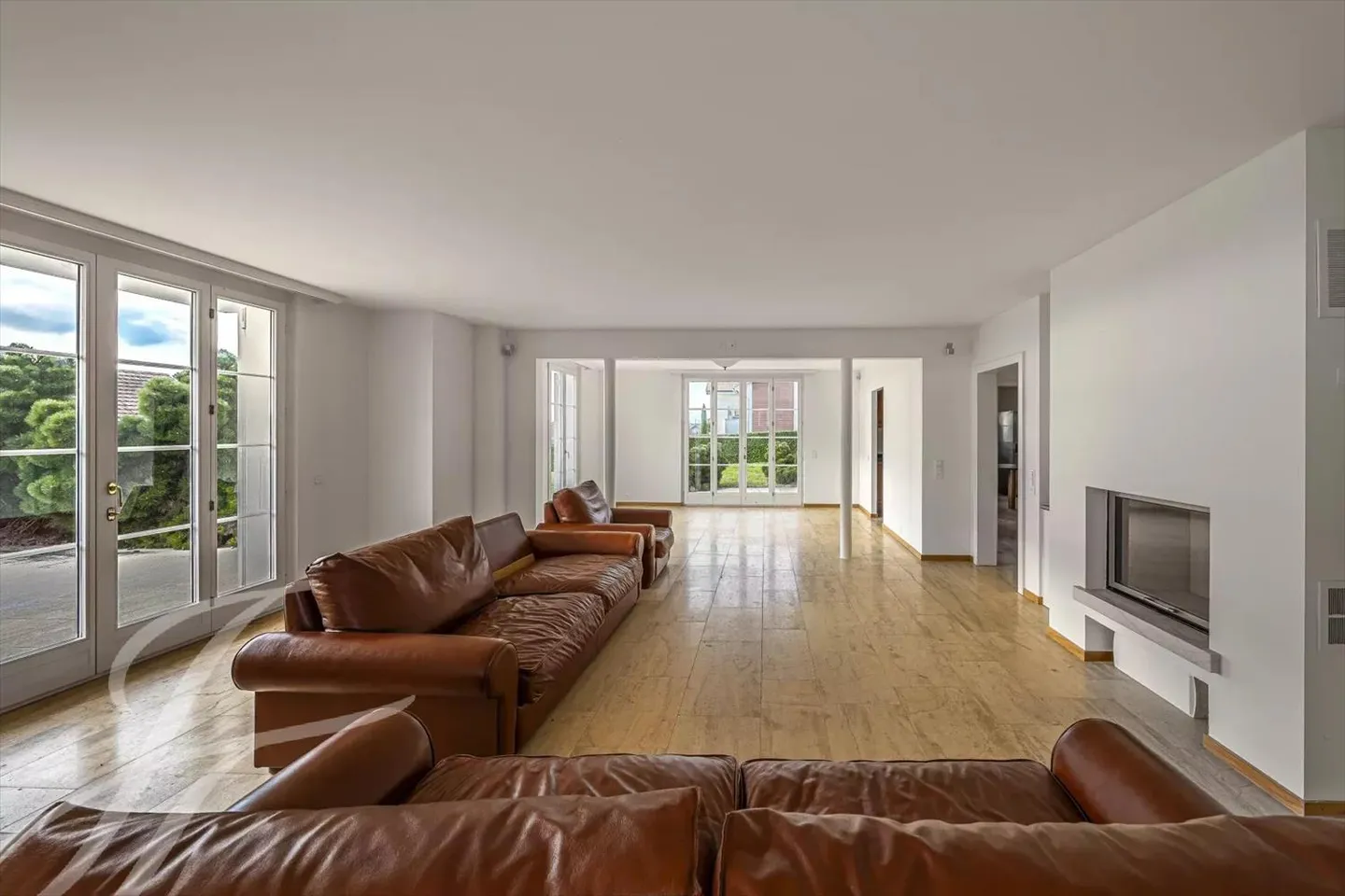 12-Zimmer-Haus - Foto 1 von 10