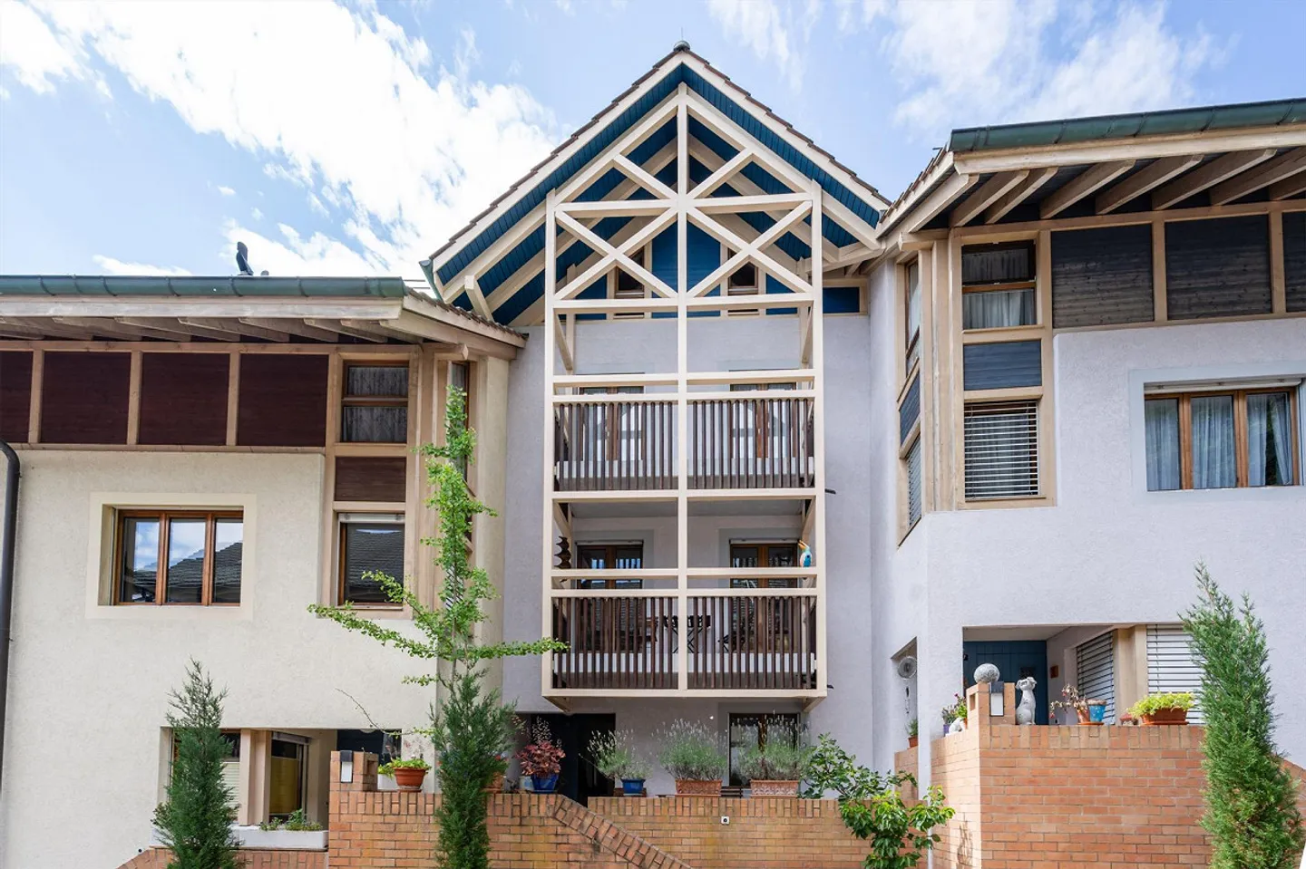 5.5-room terraced house with outdoor seating areas, two balconies and a... - Photo 1 of 13
