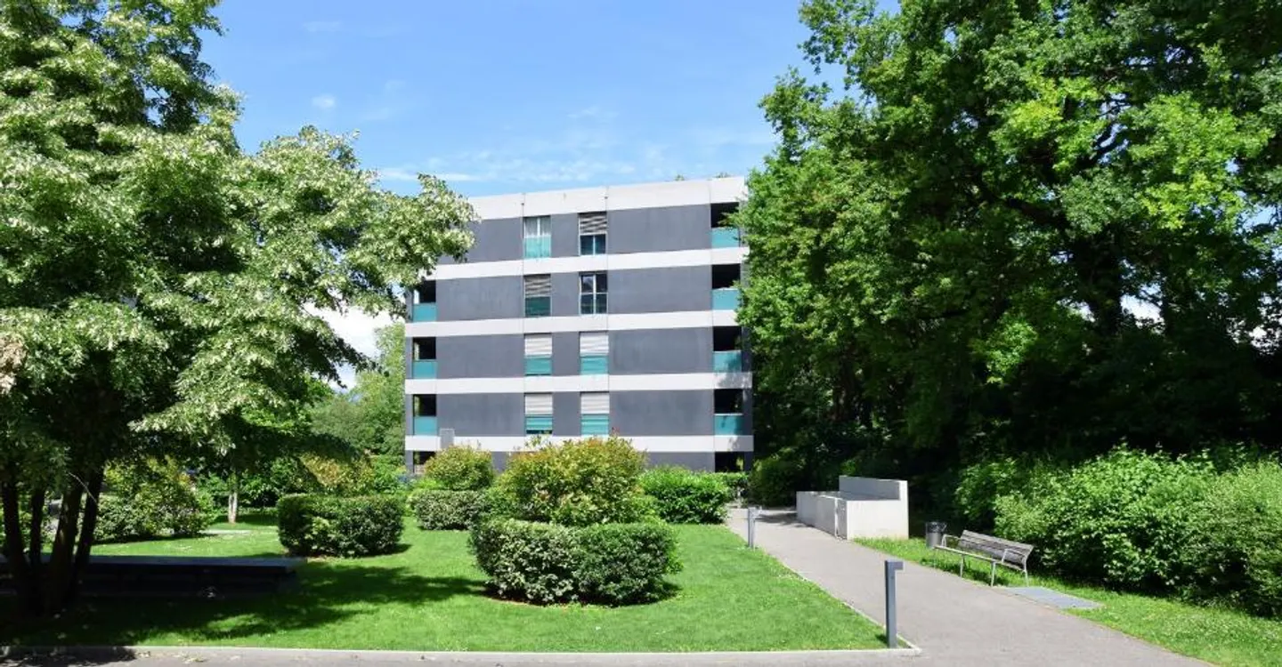 COLOGNY - Innenparkplatz - Foto 1 von 2