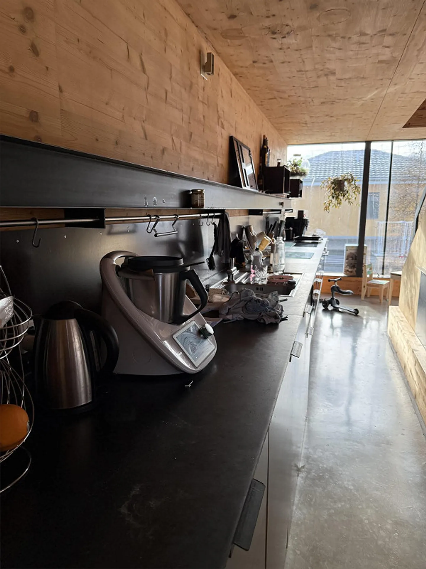 Detached End Row House - Photo 5 of 19