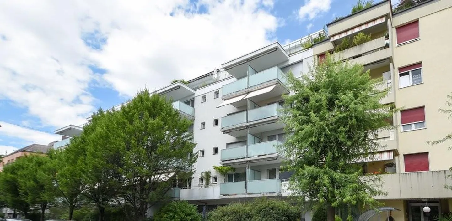 APPARTEMENT 3.5 PIÈCES CENTRAL À LÄNGGASSE - Photo 1 sur 10