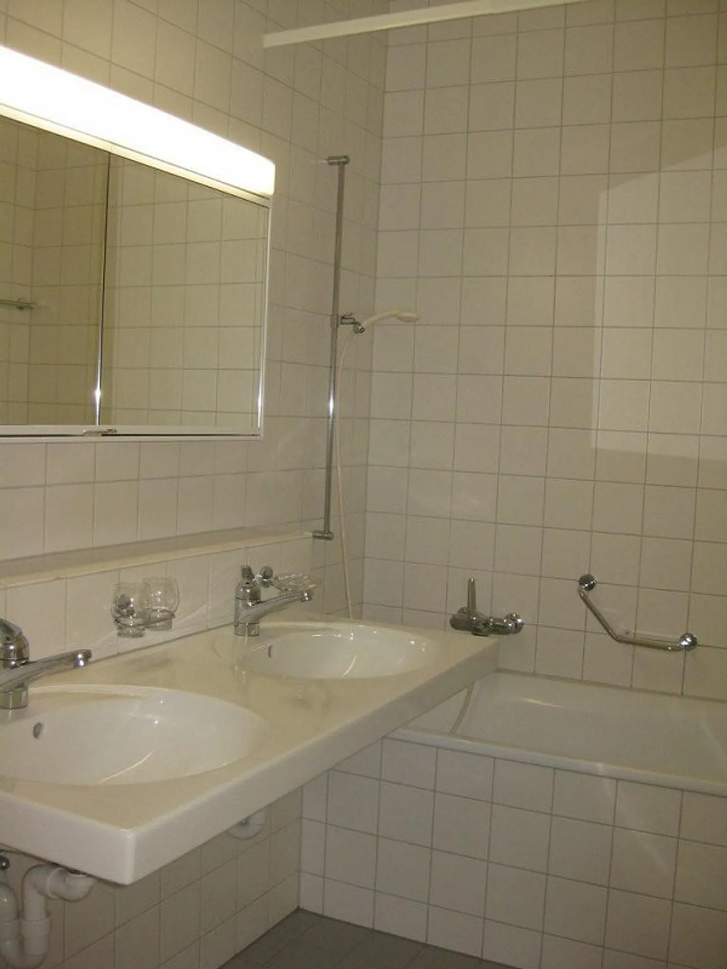 APPARTEMENT 3.5 PIÈCES CENTRAL À LÄNGGASSE - Photo 8 sur 10