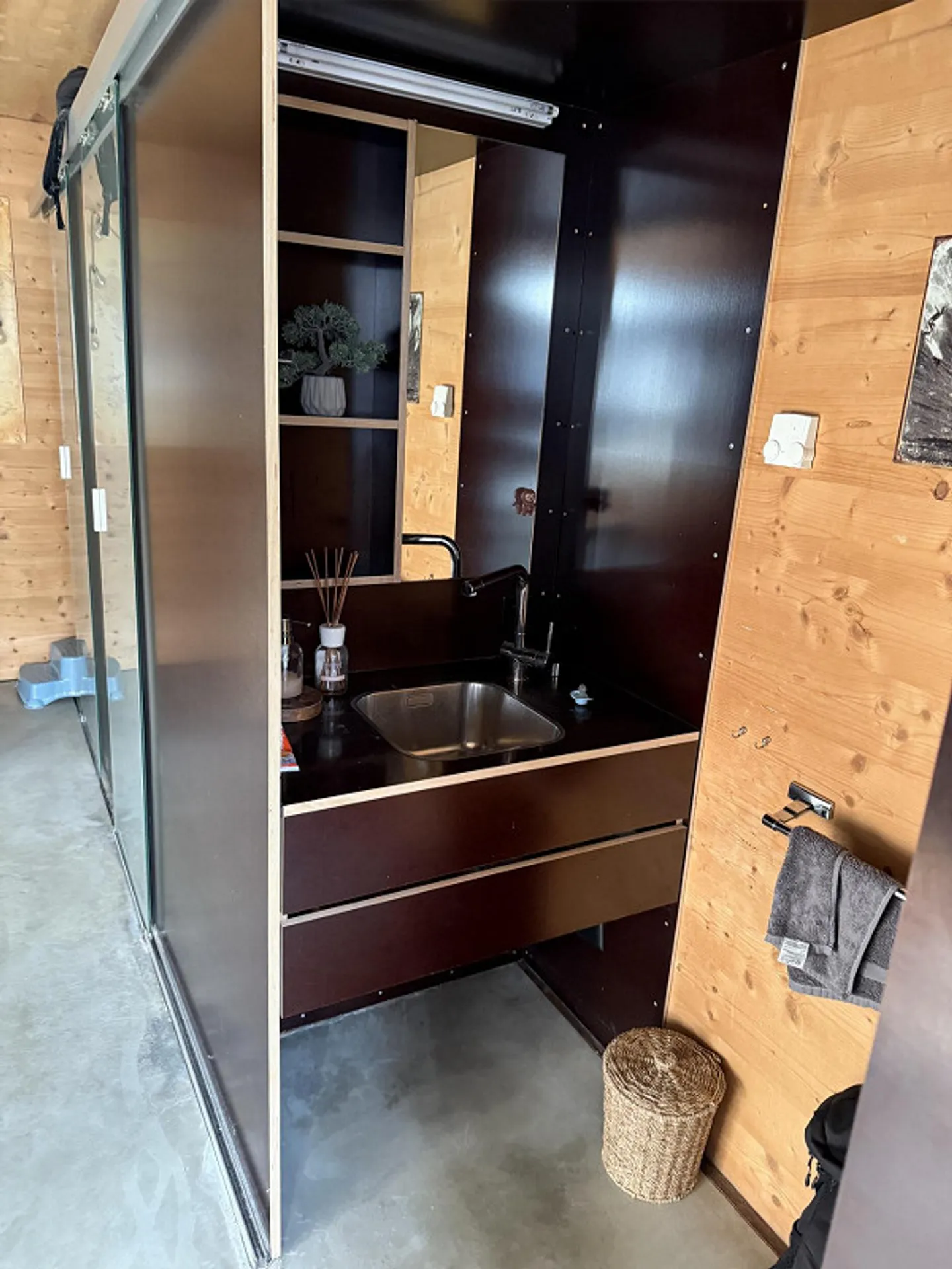 Detached End Row House - Photo 13 of 19