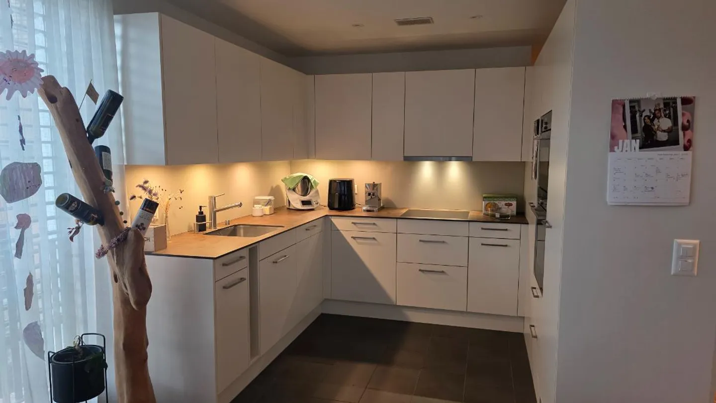 Appartement 4.5 pièces de qualité dans le standard de propriétaire - Photo 3 sur 5