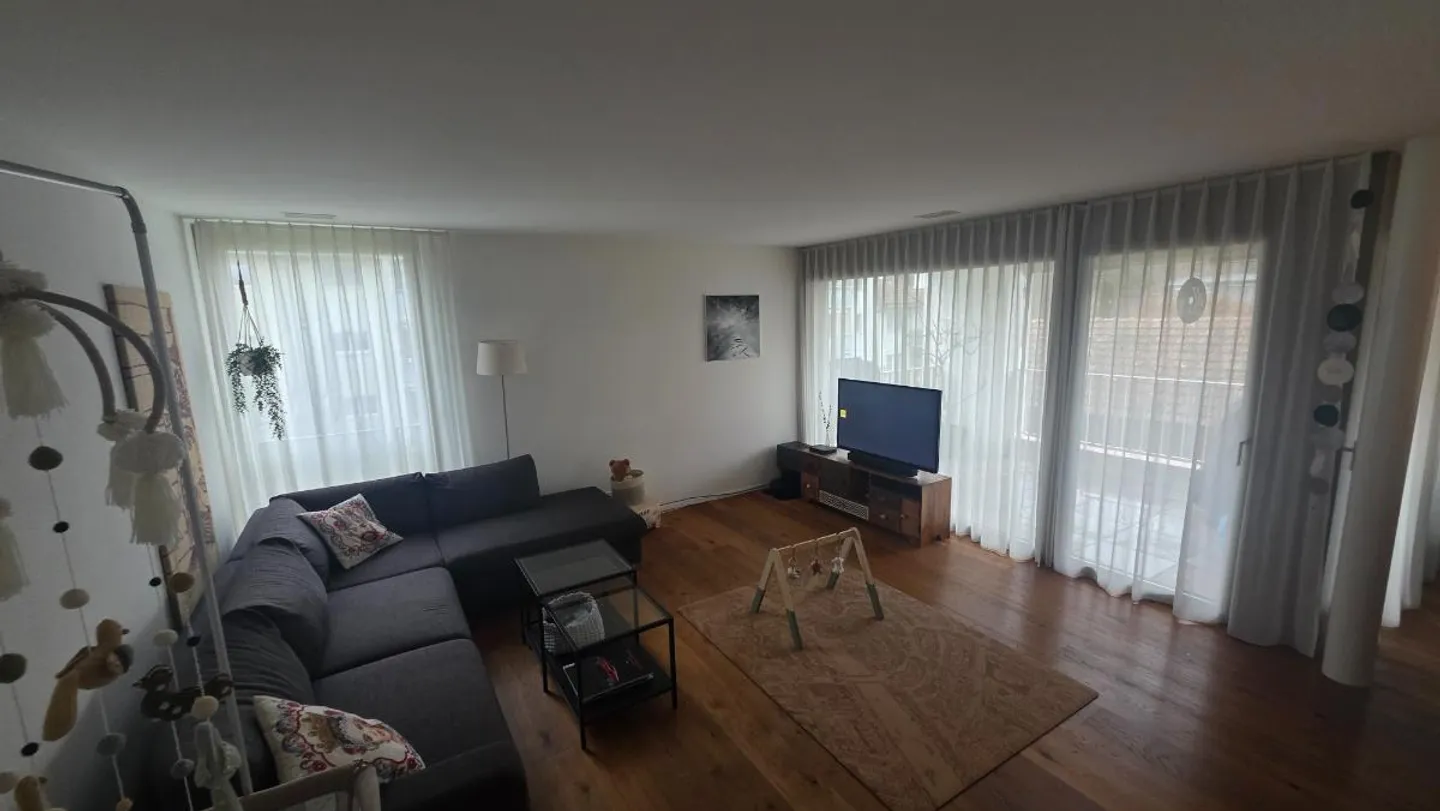 Appartement 4.5 pièces de qualité dans le standard de propriétaire - Photo 4 sur 5