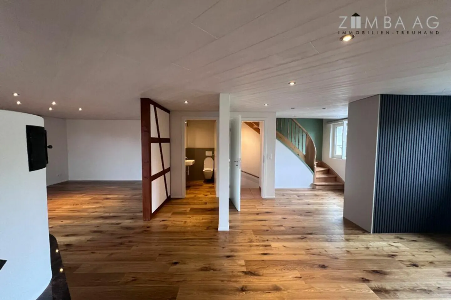 Charming Garden Home with Garage - Photo 4 of 13