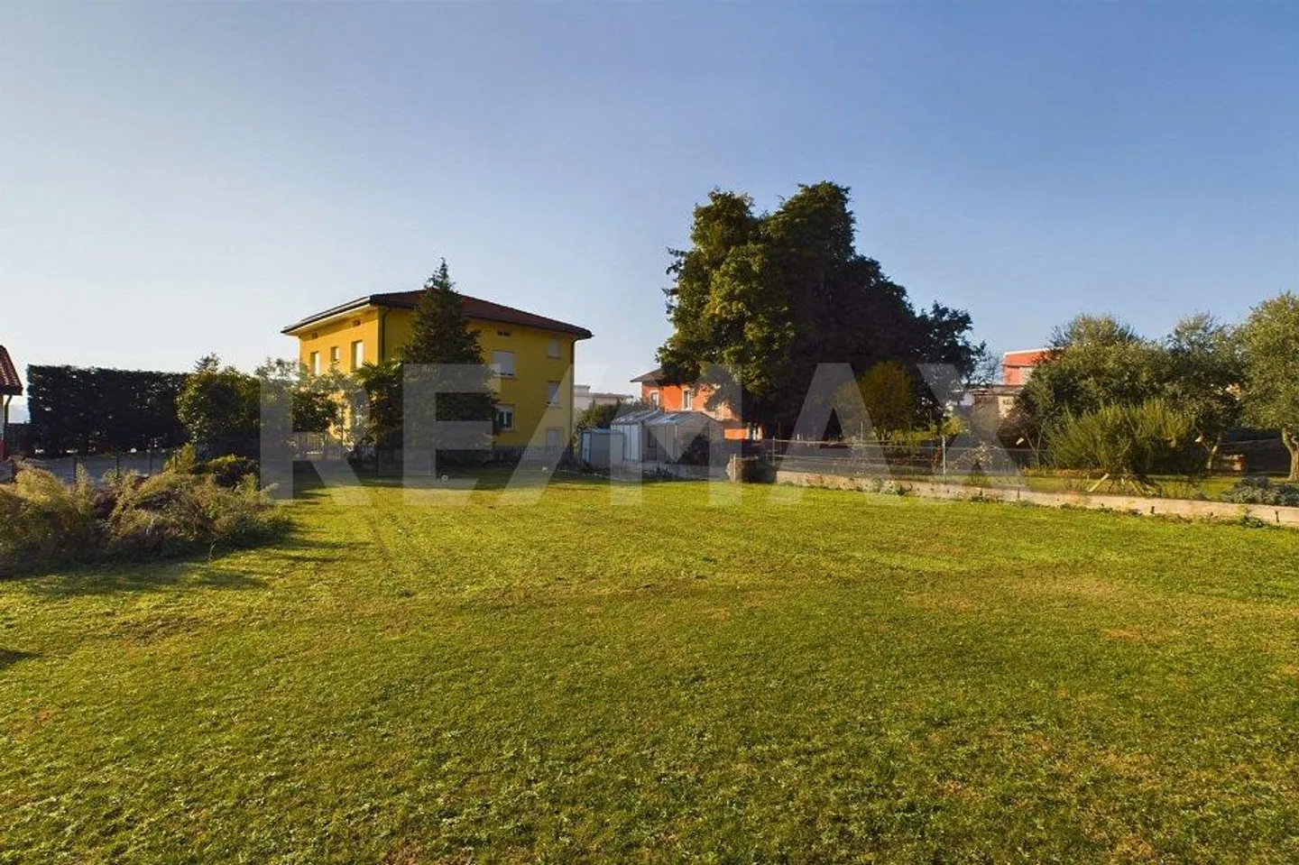 Renovated 3-room apartment with terrace and open view - Photo 12 of 12