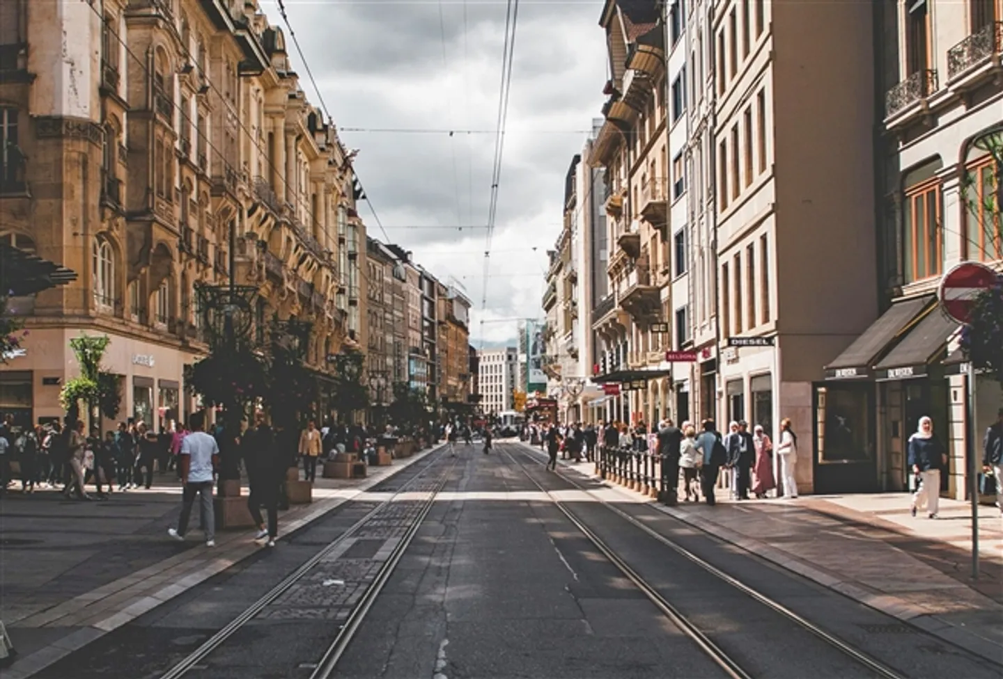 Concept Unique dans un Quartier Central Dynamique - Photo 1 sur 8