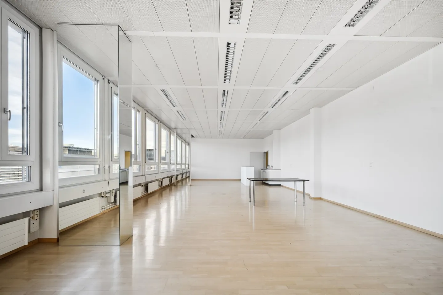 GRANDES SURFACES DE BUREAU à partir de 80m² Situé au centre, lumineux et confortable jusqu'au 28.02.2026! - Photo 3 sur 12