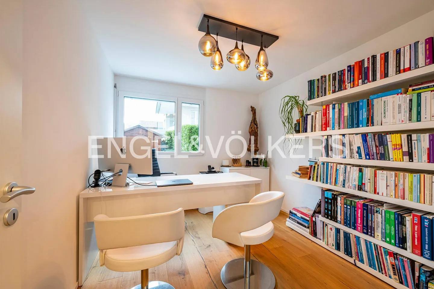 Ground floor apartment with garden flair (92) - Photo 10 of 13