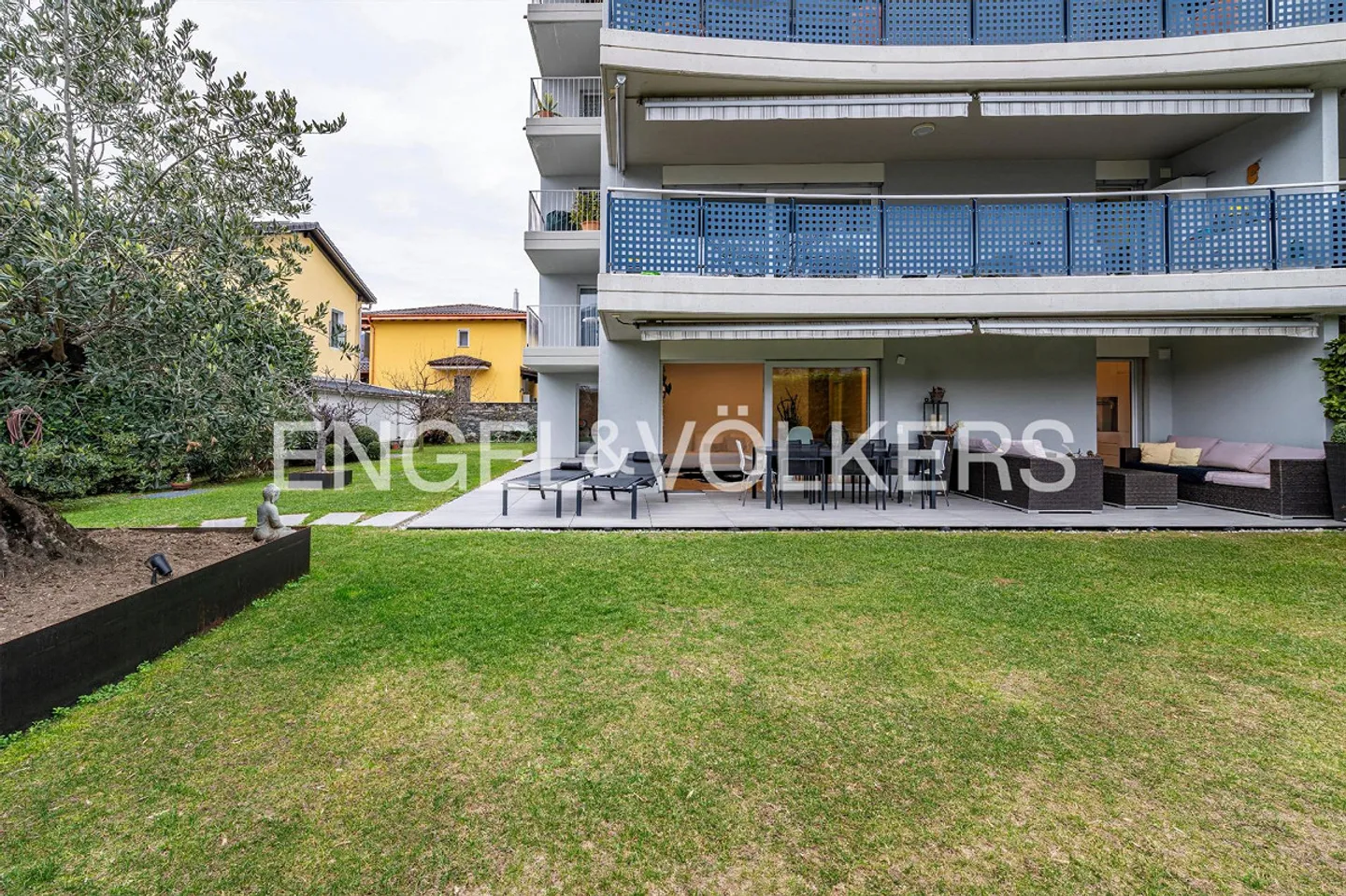 Ground floor apartment with garden flair (92) - Photo 2 of 13