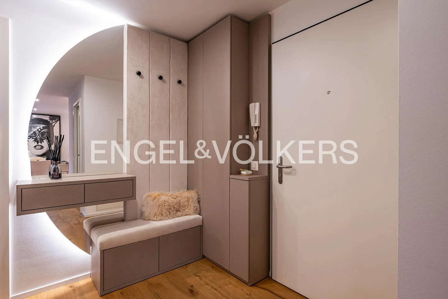 Ground floor apartment with garden flair (92) - Photo 4 of 13