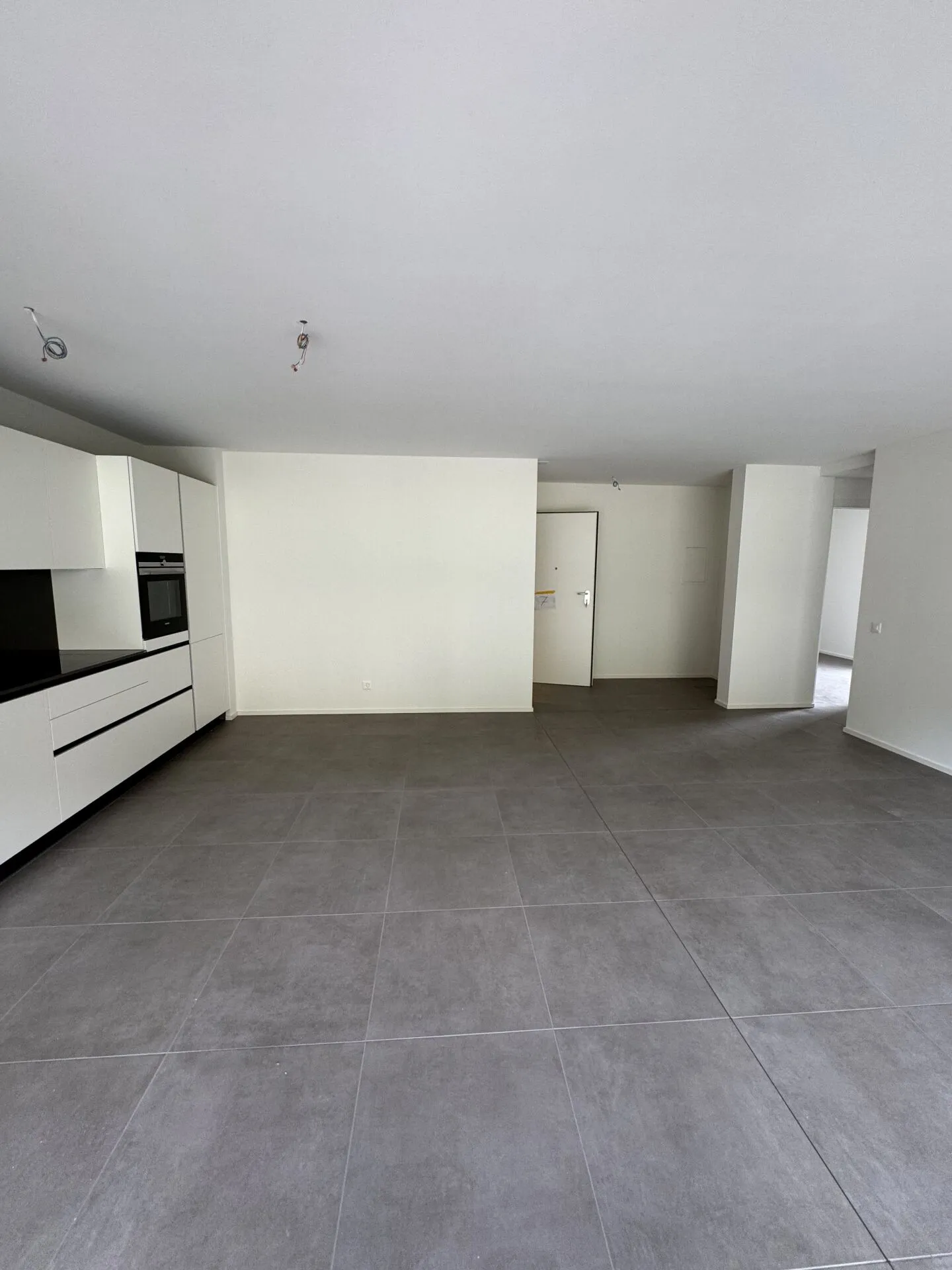 MONTEGGIO 3.5 | Miete 1'320 | Nebenkosten 180 | Parkplatz 100 - Foto 2 von 11