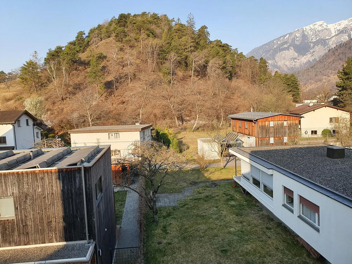 Zentrales Studio mit Balkon - Foto 1 von 7