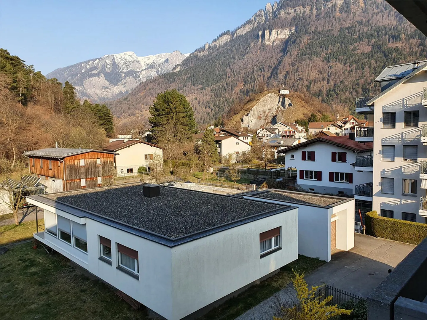 Zentrales Studio mit Balkon - Foto 2 von 7