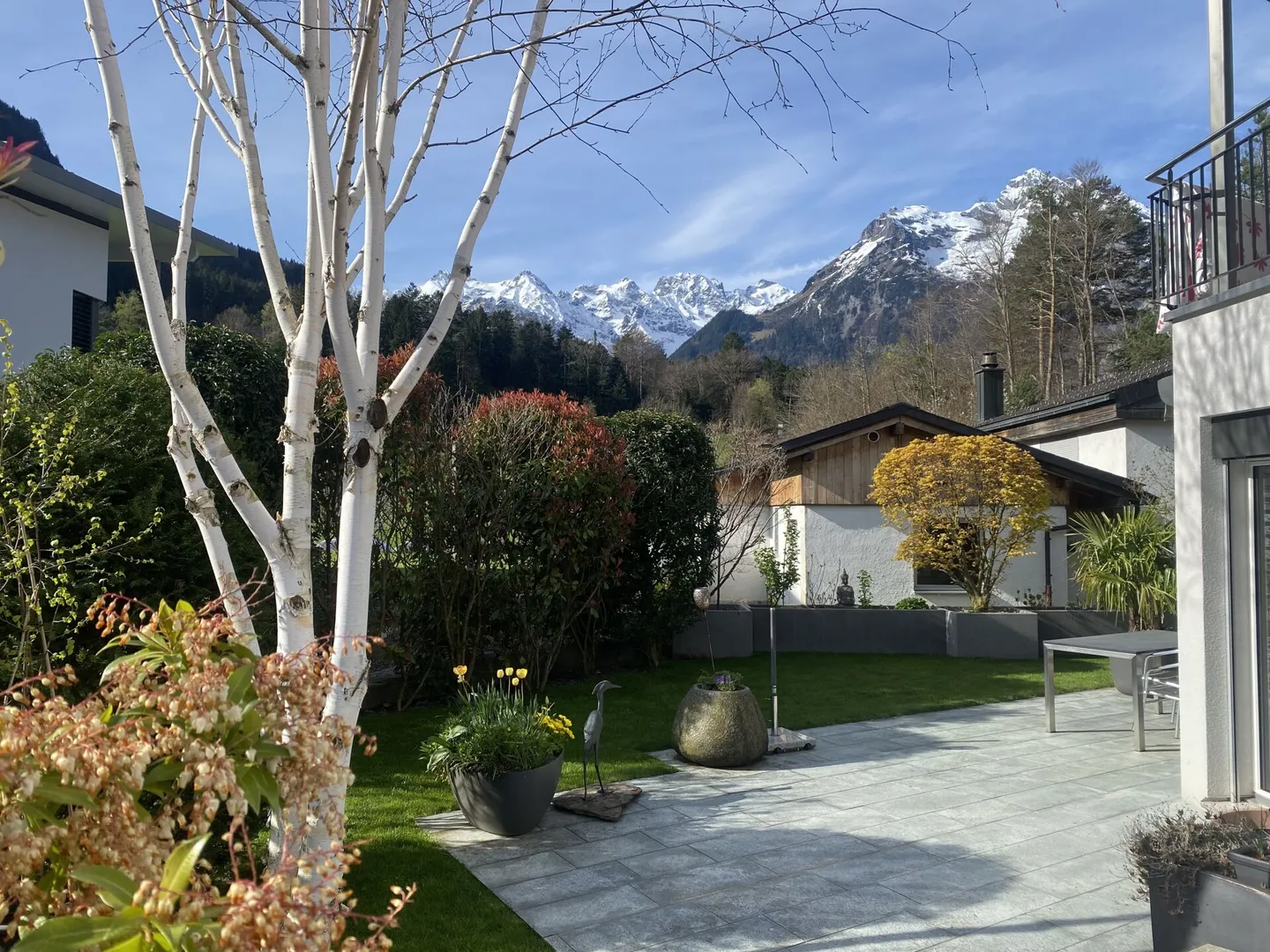 Casa unifamiliare a zero energia indipendente in un'oasi verde con orto e alberi da frutto - Foto 8 di 15