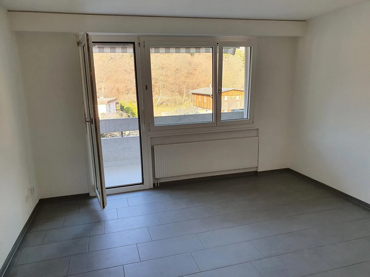 Zentrales Studio mit Balkon - Foto 3 von 7