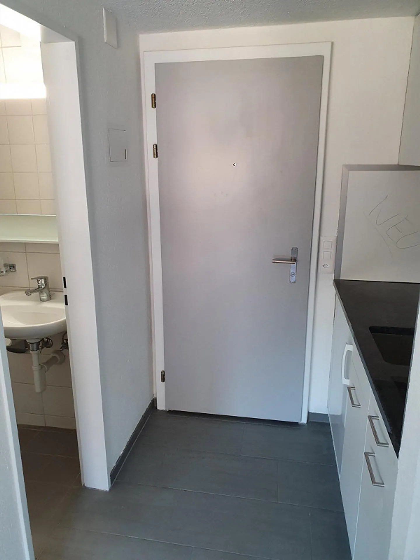 Zentrales Studio mit Balkon - Foto 4 von 7