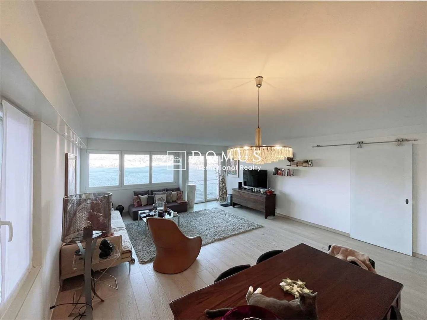 3.5 pièces avec piscine et vue imprenable sur le lac - Photo 3 sur 13