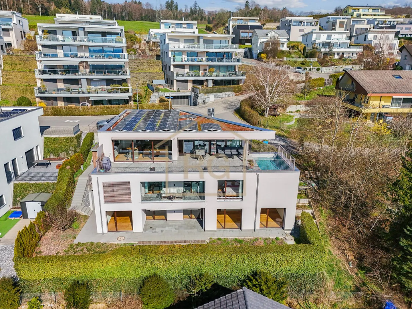 Esclusiva casa di 6,5 stanze con appartamento di 4,5 stanze - Foto 1 di 19