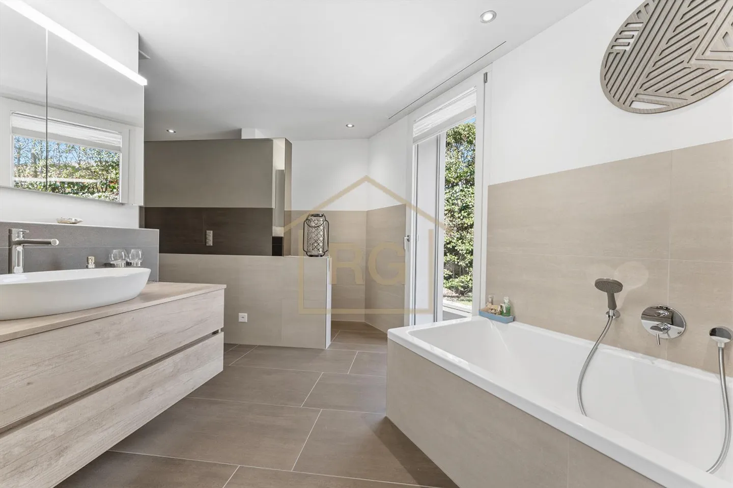 Esclusiva casa di 6,5 stanze con appartamento di 4,5 stanze - Foto 9 di 19