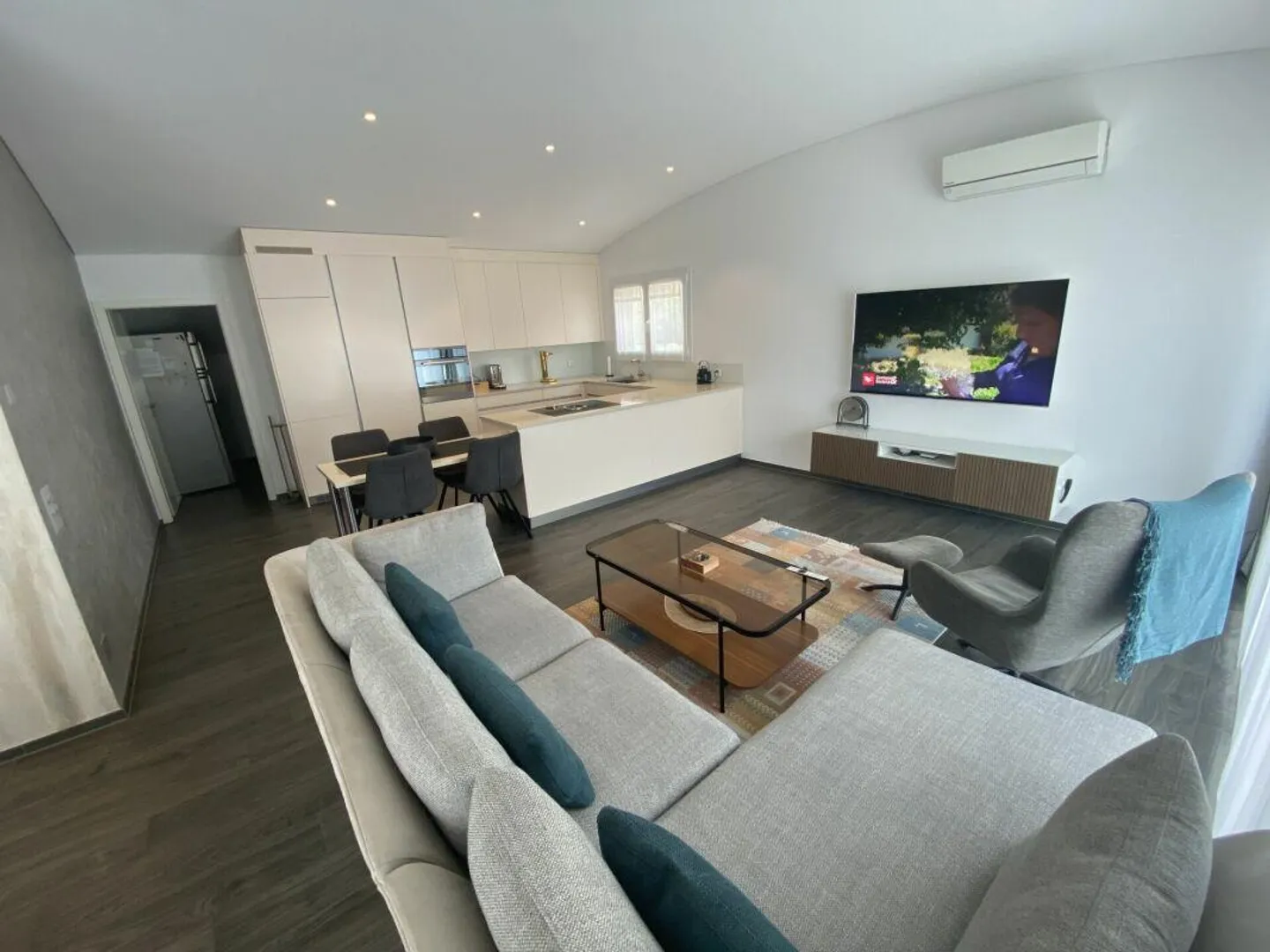 VENDESI A TENERO - Splendido attico con terrazzo privato di 92 m² - Foto 9 von 25