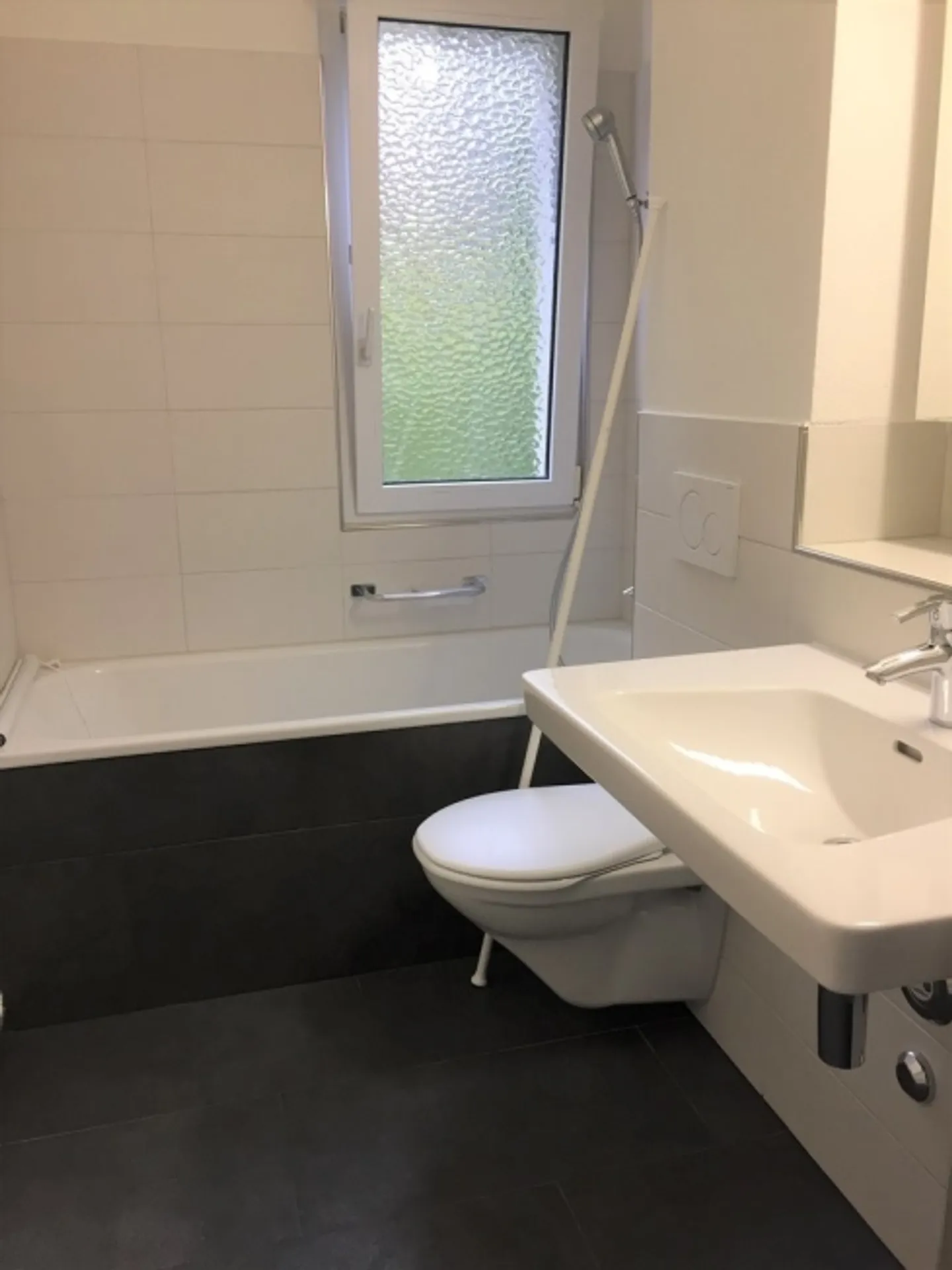 Zone résidentielle populaire et calme - avec balcon !! - Photo 7 sur 8